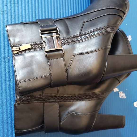 Boots - Picture 4 of 6